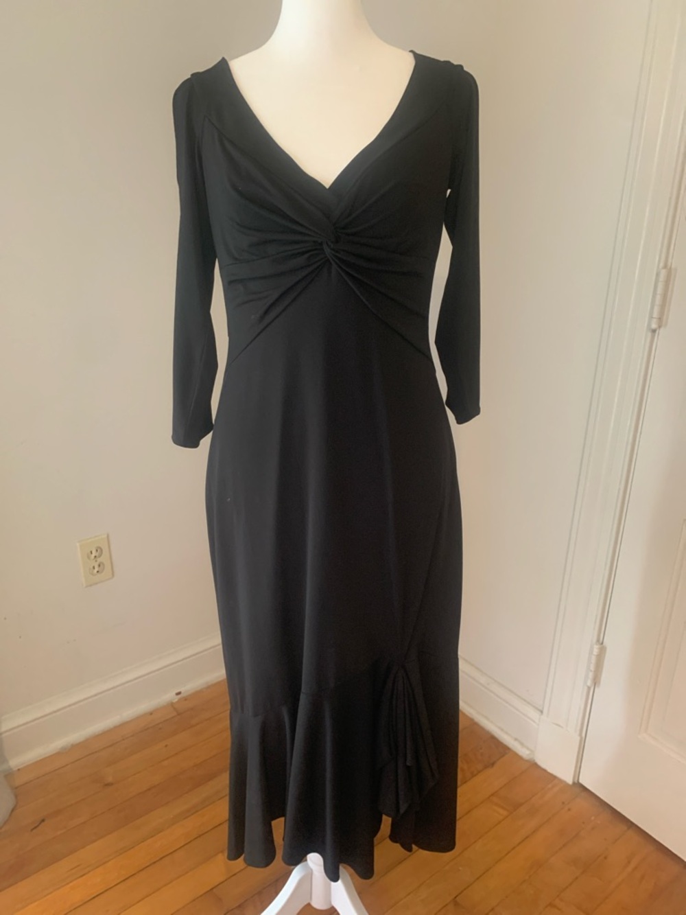 Vera Wang Black Long-Sleeve Twist-Front Midi Dress